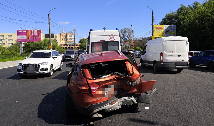 Уставший водитель устроил аварию в Центральном районе Твери