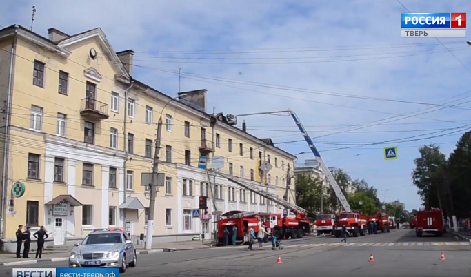 В Твери проведут капитальный ремонт сгоревшей четырехэтажки на Горького