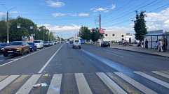 Момент наезда на пешехода в Твери попал на видео | 18+