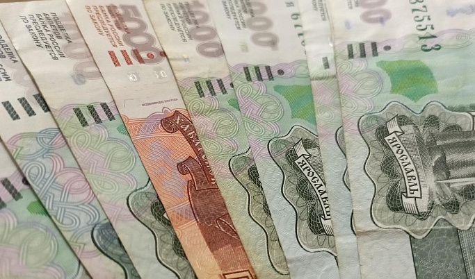 В Твери 44-летний мужчина купил книги на деньги из «Банка приколов»
