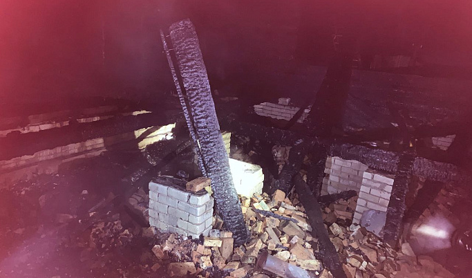 В деревне Борзыни Кувшиновского округа на пепелище нашли тело человека