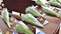 В преддверии праздника юным тверитянкам вручили первые паспорта
