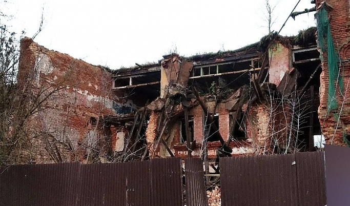 Фасад знаменитого Гостиного двора рухнул в Кимрах