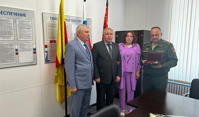 Матери, погибшего в ходе СВО снайпера из Тверской области, вручили орден Мужества