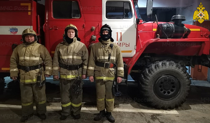 Пожарные спасли женщину из горящей квартиры в Тверской области