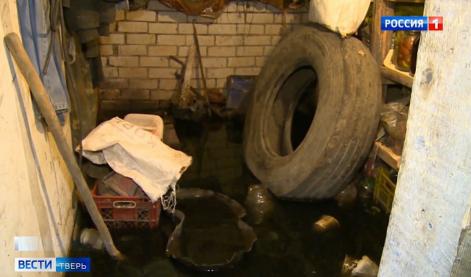 Подвалы нескольких домов в Тверской области затоплены водой