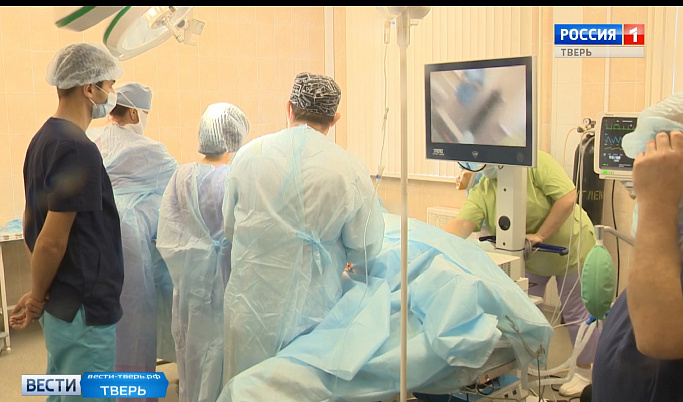 Тверские врачи осваивают новые методы операции на почках