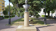 В Твери вандалы разрисовали памятник тенору Сергею Лемешеву