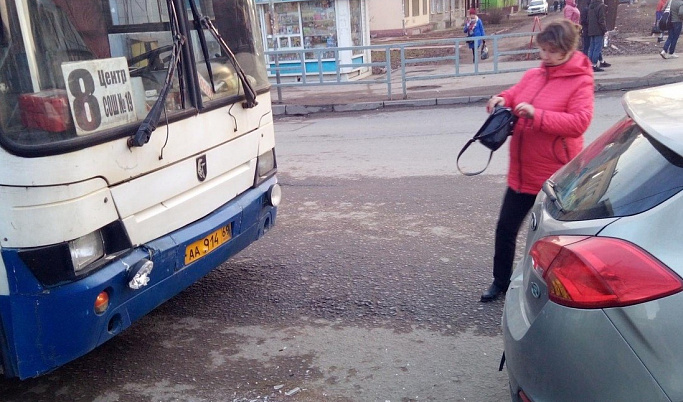 В Тверской области автобус въехал в попутный автомобиль «КИА»