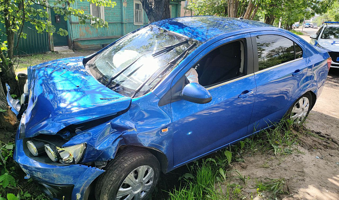 26-летний водитель получил травмы и ожоги в результате ДТП в Твери
