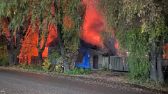 В Вышнем Волочке сгорел нежилой дом