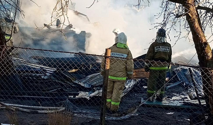 В Тверской области огнеборцы спасли от пожара деревню 
