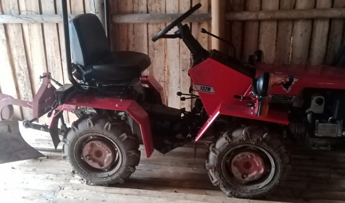 В Кувшиновском районе 18-летний парень угнал мини-трактор
