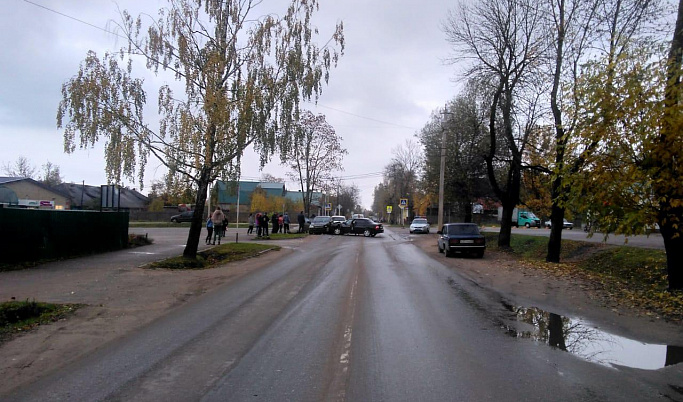 Девочка пострадала из-за столкновения автомобилей в Тверской области