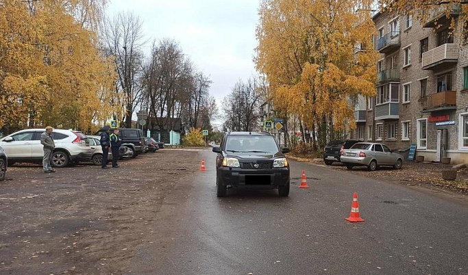 Водитель внедорожника сбил мужчину вне зоны пешеходного перехода в Торжке