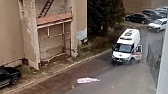 В Твери женщина выпала из окна общежития