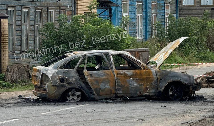 В центре Кимр сгорел автомобиль