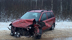 В Тверской области в лобовом ДТП пассажир получил травмы лица