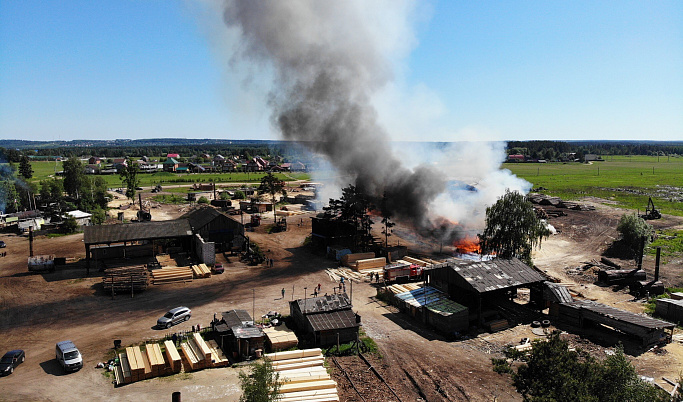 На двух предприятиях в Тверской области произошли пожары