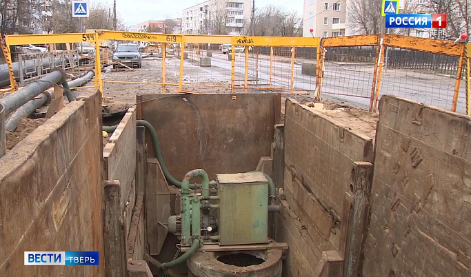 Из года в год: в Твери в микрорайоне «Чайка» продолжается замена канализационных труб