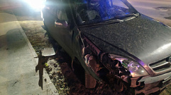 В Тверской области водитель протаранил пешеходное заграждение и бросил автомобиль