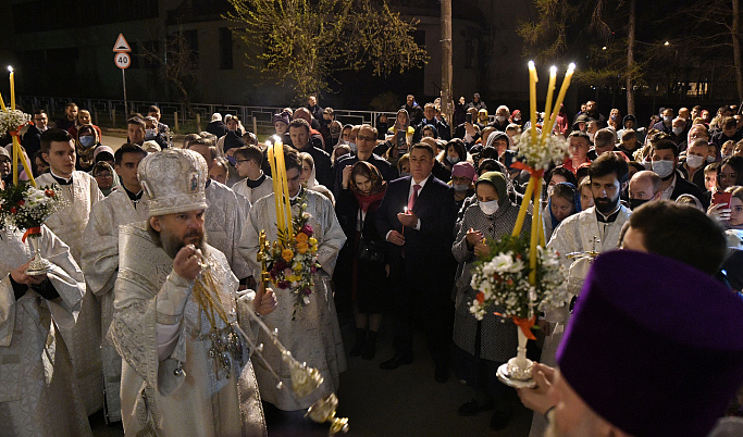 Губернатор Игорь Руденя встретил Пасху в Воскресенском кафедральном соборе Твери