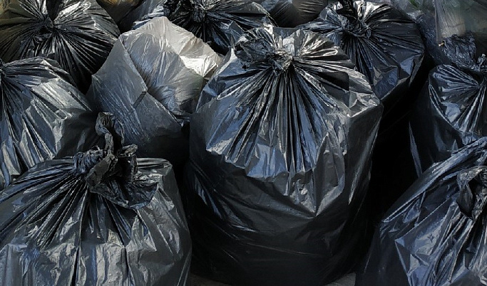 Жителям частного сектора в Бежецке месяц не вывозили мусор