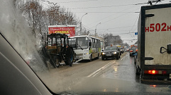 На Петербургском шоссе в Твери маршрутка протаранила трактор