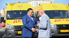 Губернатор вручил ключи от новых школьных автобусов представителям муниципалитетов Тверской области
