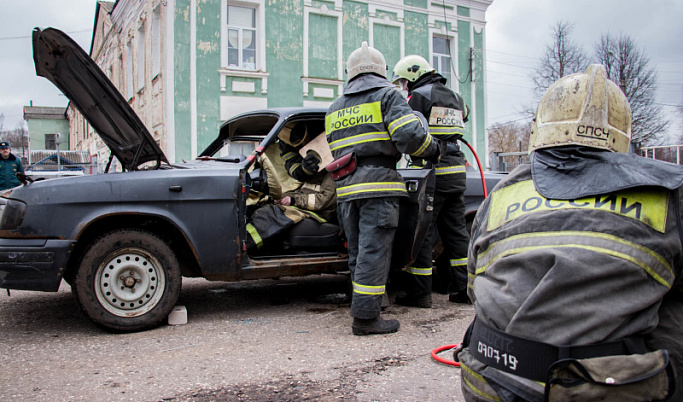 В Тверской области МЧС сняло обучающее видео по аварийно-спасательным работам