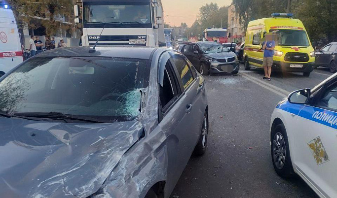 В Твери четыре человека пострадали в ДТП