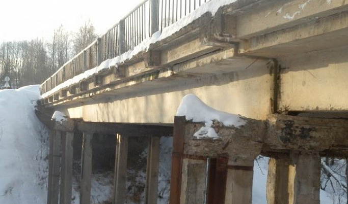 Мост через реку Береза в Оленинском районе перекрыт до сентября 2020 года