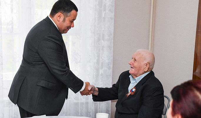 Игорь Руденя поздравил с Днём Победы ветерана Александра Бойкова