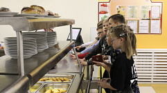 В Тверской области более 16 тысяч детей из малообеспеченных семей получают бесплатное питание в школах