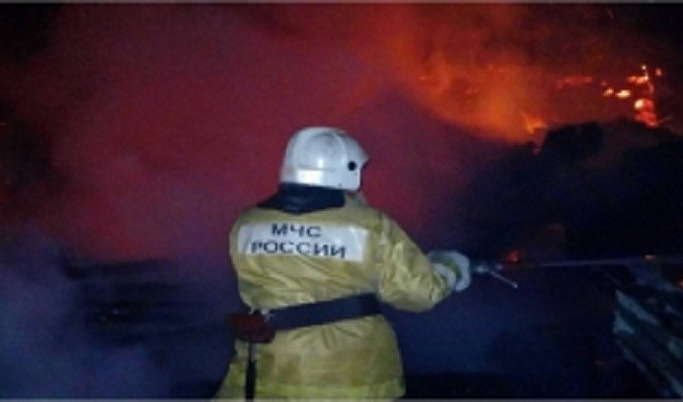 При ночном пожаре в Тверской области погиб мужчина