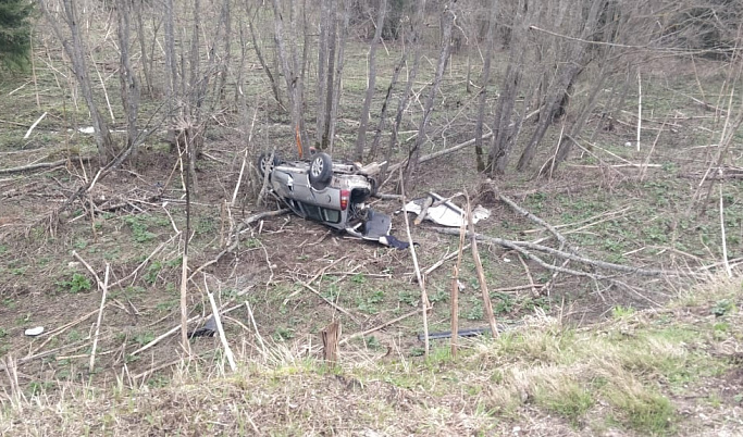 В Кувшиновском районе водитель иномарки заснул и вылетел в кювет