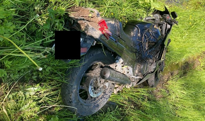 В Твери мотоциклист получил травмы из-за водителя кроссовера