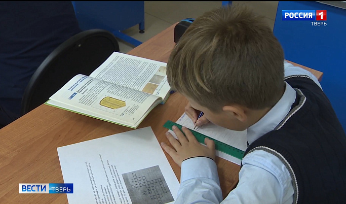 В школах Тверской области сохранятся антиковидные ограничения