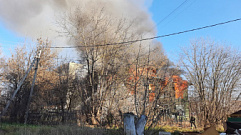 В Тверской области сгорел деревянный дом, есть пострадавшие