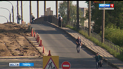 Закрытие Крупского моста в Твери стало причиной огромной пробки | ВИДЕО