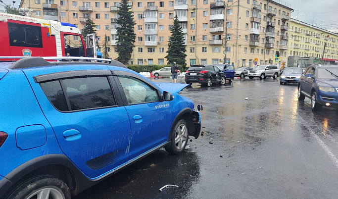 14-летняя девочка пострадала при взрыве в Петербурге, опубликован список