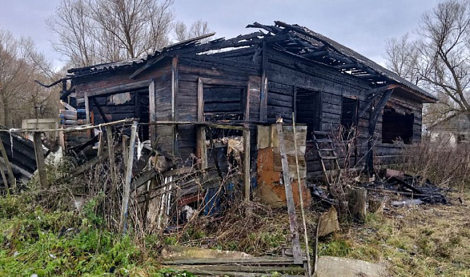 В Тверской области в сгоревшем доме обнаружили тело 71-летнего мужчины