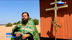 В Калязине на колокольню Николаевского собора установили отреставрированный крест