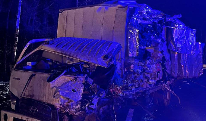 Три грузовые машины столкнулись в Тверской области