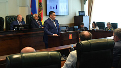 Игорь Руденя выступает с итоговым отчетом в Законодательном Собрании