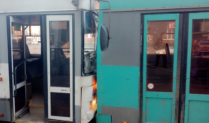 ДТП с участием двух троллейбусов произошло в Твери