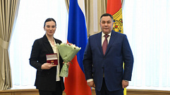 Игорь Руденя вручил Наталье Непряевой и её тренерам региональные награды
