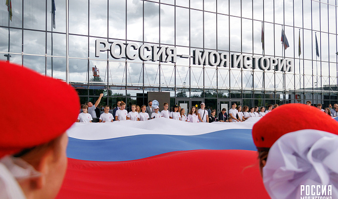 В День Государственного флага в Тверской области прошли акции «Цвета родной страны» и «Триколор моей России»