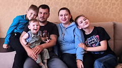 Многодетная семья из ЗАТО Солнечный получила квартиру при региональной поддержке 