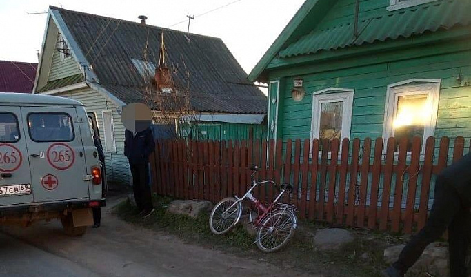 Пенсионерка на велосипеде попала под колёса автомобиля в Тверской области